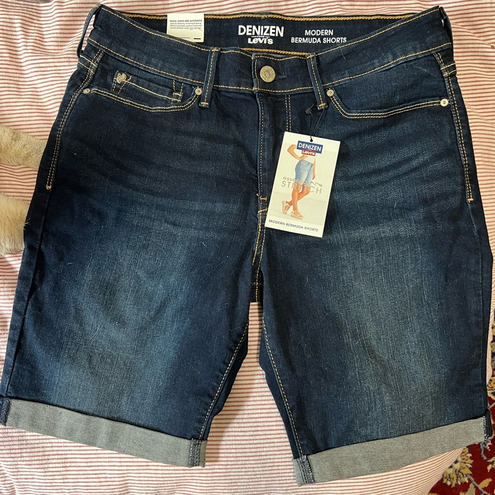 SOLDWomen's Denizen Levis Modern Bermuda Shorts Size 8 Dark Wash 30in Waist